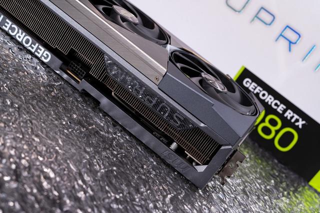 微星GeForce RTX 5080超龙SOC显卡评测：实力出众的“西装暴徒”