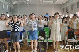重返校园，老爸老妈沉浸式体验小学生的一天图片