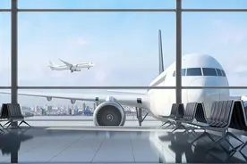 闪电律解｜机票超售多人没座航班延误 谁来维护旅客权益？律师：航空公司应承担违约责任图片
