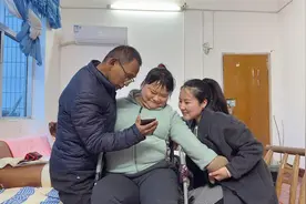 脑瘫女孩的婚礼主持人：我见证了他们的爱情，他们让我见识了爱情的力量图片