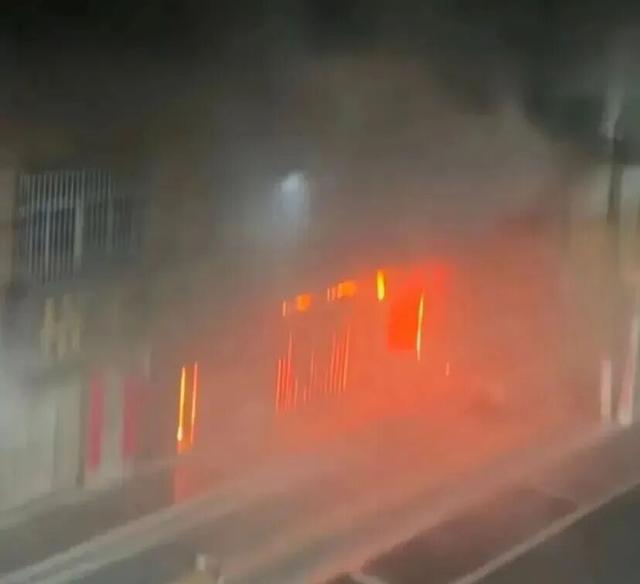 悲痛！一住宅突发火灾，已致8人遇难、4人送医！