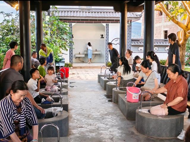 大理：温泉流淌 旅居火热