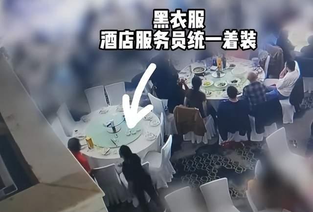 婚宴散席后回收喝剩茅台，主家多次追要在酒店窗帘后找到3箱，酒店否认服务员藏匿，双方已报案