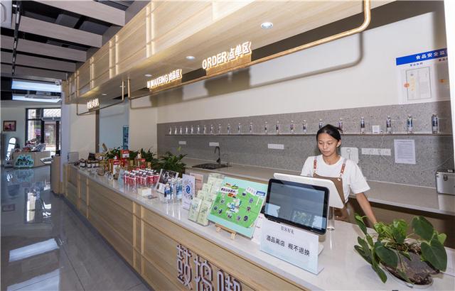 避暑纳凉贵州行 | 铜仁五显庙文旅街区：“潮玩+”重构传统 新地标“破圈”消费