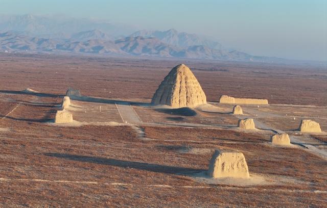 宁夏银川：冬日西夏陵雄伟壮丽