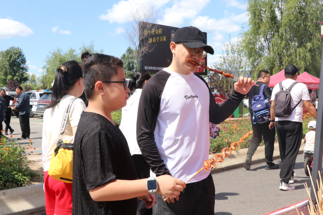 桦川县星火稻乡举办首届小龙虾节 开启农文旅融合新篇章