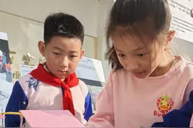 校园科技节上，小小发明家作品受热捧图片