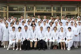 同济大学附属同济医院血液内科、吴登龙教授分别荣获2024年上海市工人先锋号及五一劳动奖章图片