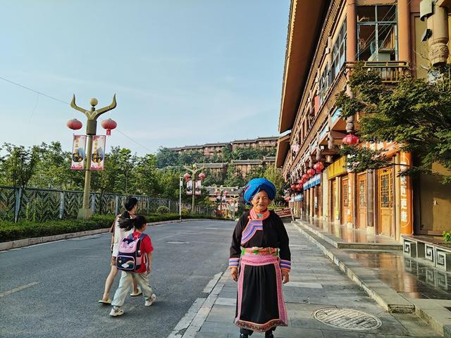 晴隆县阿妹戚托小镇：安置社区蝶变为“美丽风景区”