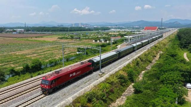 全列卧铺、夕发朝至！这趟环线旅游列车，有多过瘾？