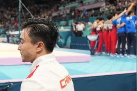 体操男团泪洒赛场！失误的苏炜德道歉，肖若腾哭了：接受不了图片