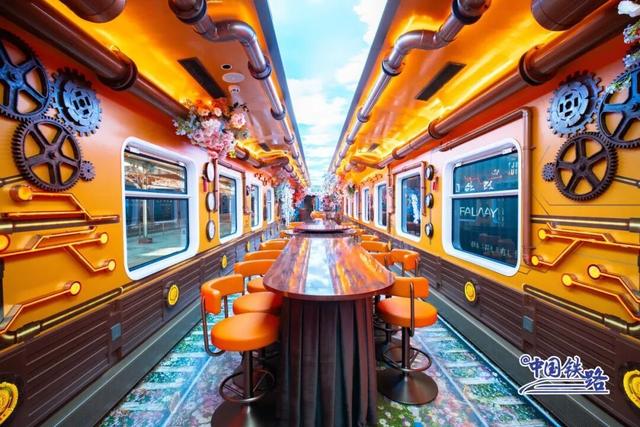 首次载客运行！12306可购票！旅客：上车像穿越，想不想体验一下？