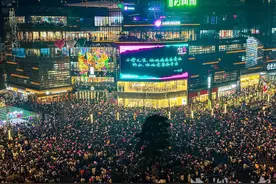 恩施市：“跨年夜”万人空巷，“热力值”飙升拉满图片