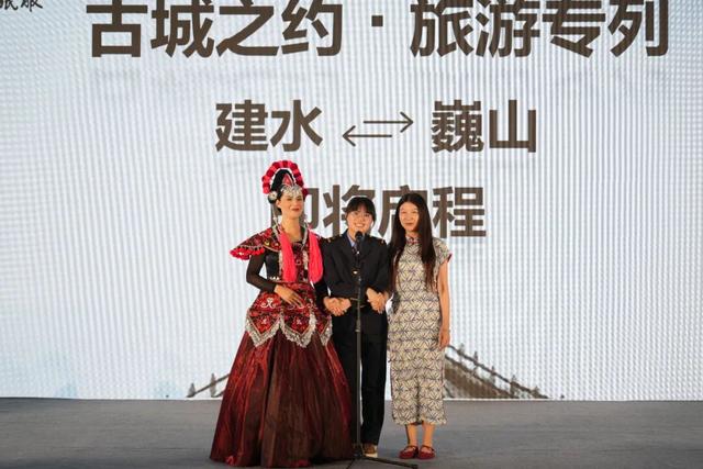 “花开四季 ‘香’约云南 坐着火车游红河”主题产品发布会在昆明举行