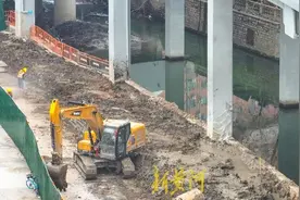 济南大明湖旁西泺河正在改造，河道拓宽提升防洪标准图片