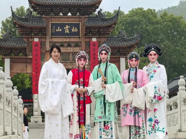 周六冲栖霞山！赏红叶+听昆曲，秋日浪漫加倍~