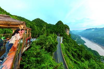 长江畔的网红公路