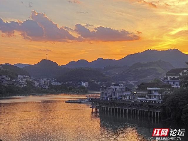 夏日重访芙蓉镇，只为一场沉醉光影的旅程
