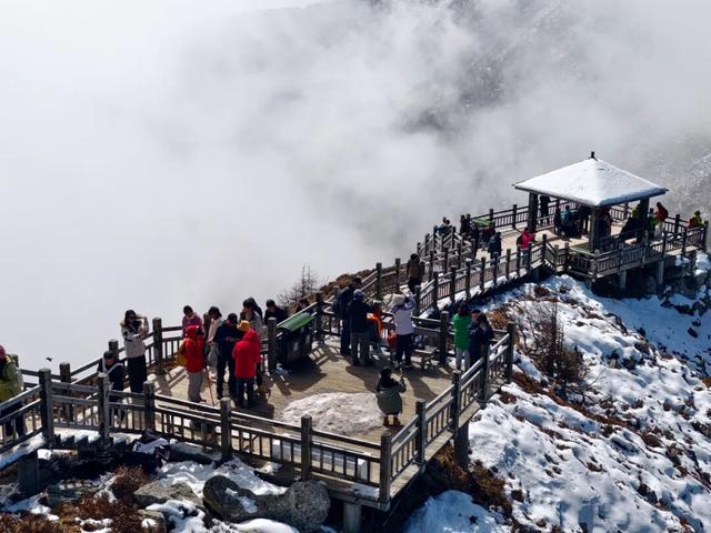 雪顶太白山｜提前邂逅冬日白雪