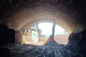 九峰隧道右洞全线贯通！图片