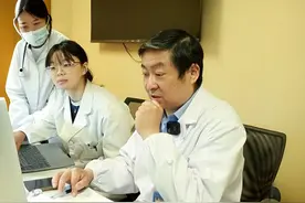 “近视神药”低浓度阿托品暑期咨询量上升，医生：并非所有儿童适用图片