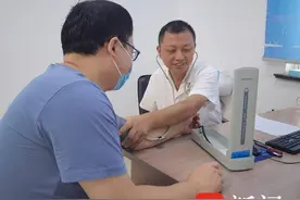 朱伟锋：扎根基层三十载 甘当村民健康的“守门人”图片