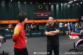 张怡宁探班国乒集训图片