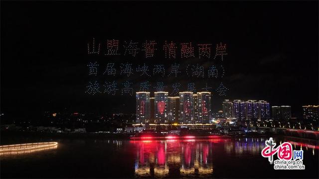 张家界慈利：水上板板龙灯点亮文旅融合新图景