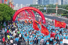 临沂市第十五届全民健身运动会开幕式暨第九届万人健步行开幕图片