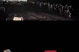 黄牛带着乐迷蹚着齐腰深海水冲进音乐节现场，离谱入场方式引热议图片