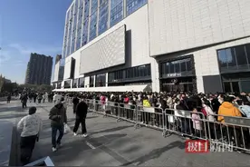 实探限购后的胖东来：代购“一拉一车”的情况明显减少，部分爆款商品仍缺货图片