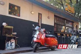 “击中”审美！退役狙击手“爆改”旧厂街图片