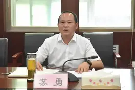 湖北一原市委书记，搞投机钻营，结交政治骗子！图片