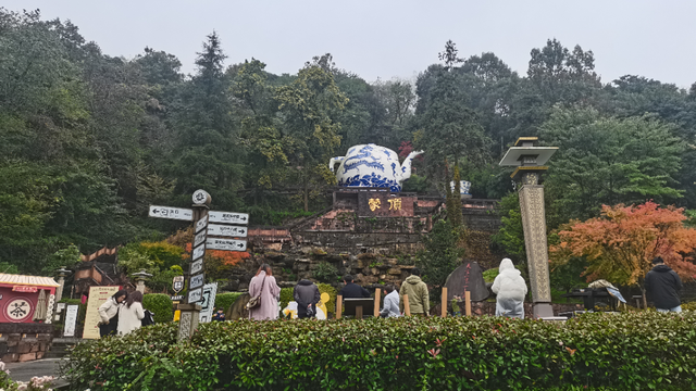 雅安市新闻战线四季度经济发展和冬季文旅主题采风组走进蒙顶山