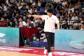 山东高速男篮大外援克里斯已抵达山东图片