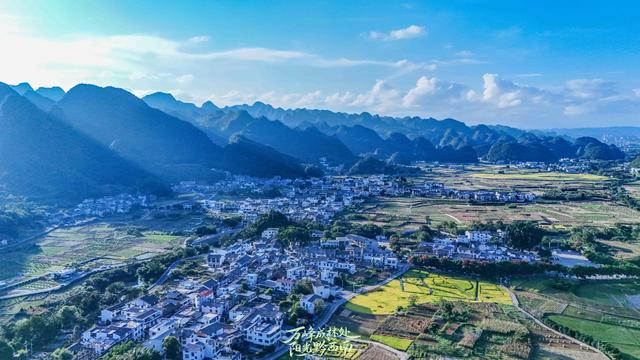 黔西南兴义：万峰林里好“丰”景