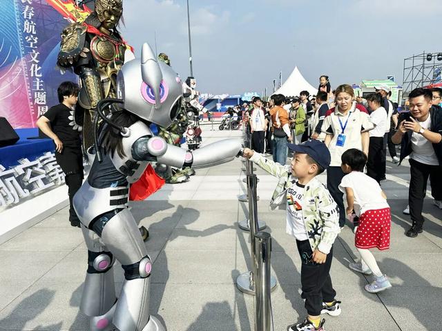 【热点】假期首日，突破170万人次！