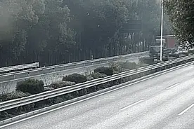 海宁两名货车司机开“斗气车”被警方拘留！图片