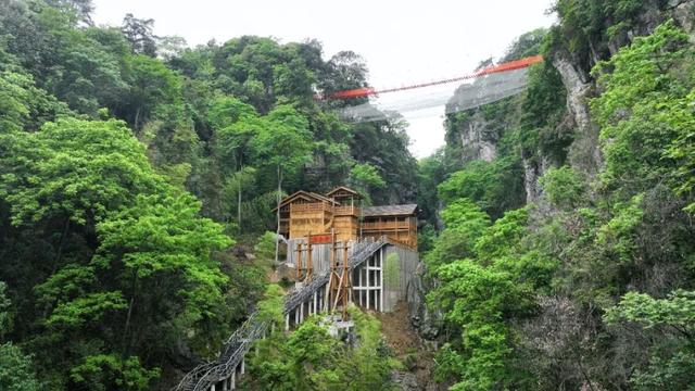 茶马古道上的高山之城，一面静界一面狂飙