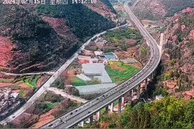 2·15路况播报｜昆石高速昆明方向车辆通行缓慢图片