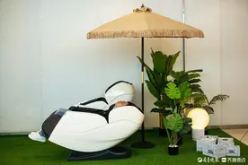 今视角|等候接孩子的家长图片