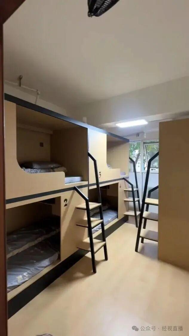 “20元一天”“禁止只穿内裤走动”，12人一间的青旅走红