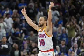 NBA｜库里狂砍56分 科尔称“他是历史最佳射手”图片