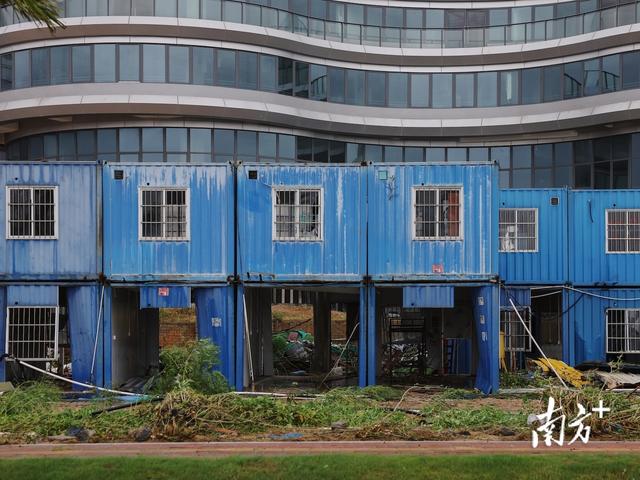 “桦加沙”过境后，珠海情侣路市民游客又多了起来｜一线直击