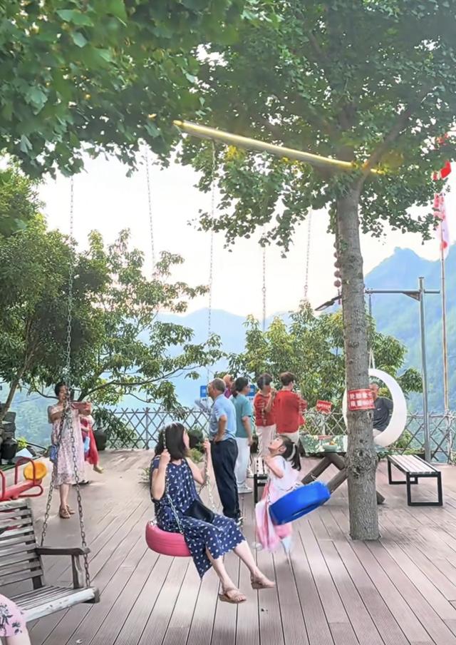 银发族的快乐密码，年轻人也爱它的性价比，“百元一日聚”最近一房难求