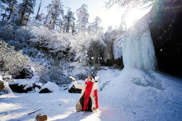 快@喜欢的人，一起去爬瓦屋山吧！