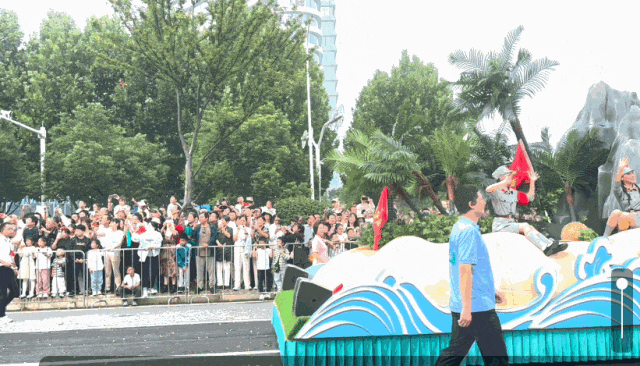 刚刚现身武汉街头，现场劲爆！“手机内存都不够用了”