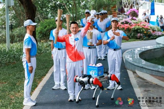 人人人！今天，这里挤满围观市民，现场令人振奋！网友：果然很深圳