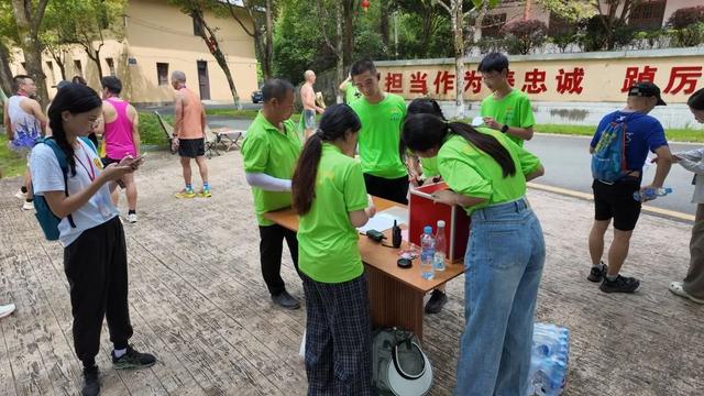 青春护航 丈量初心丨这场职工徒步活动的志愿服务超暖心～