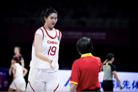 提前适应成人组对抗尺度，张子宇首次入选中国女篮成年训练营图片